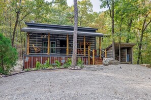 Exterior - Bear Toe Bungalow at Fox Pass Cabins (Garland County)