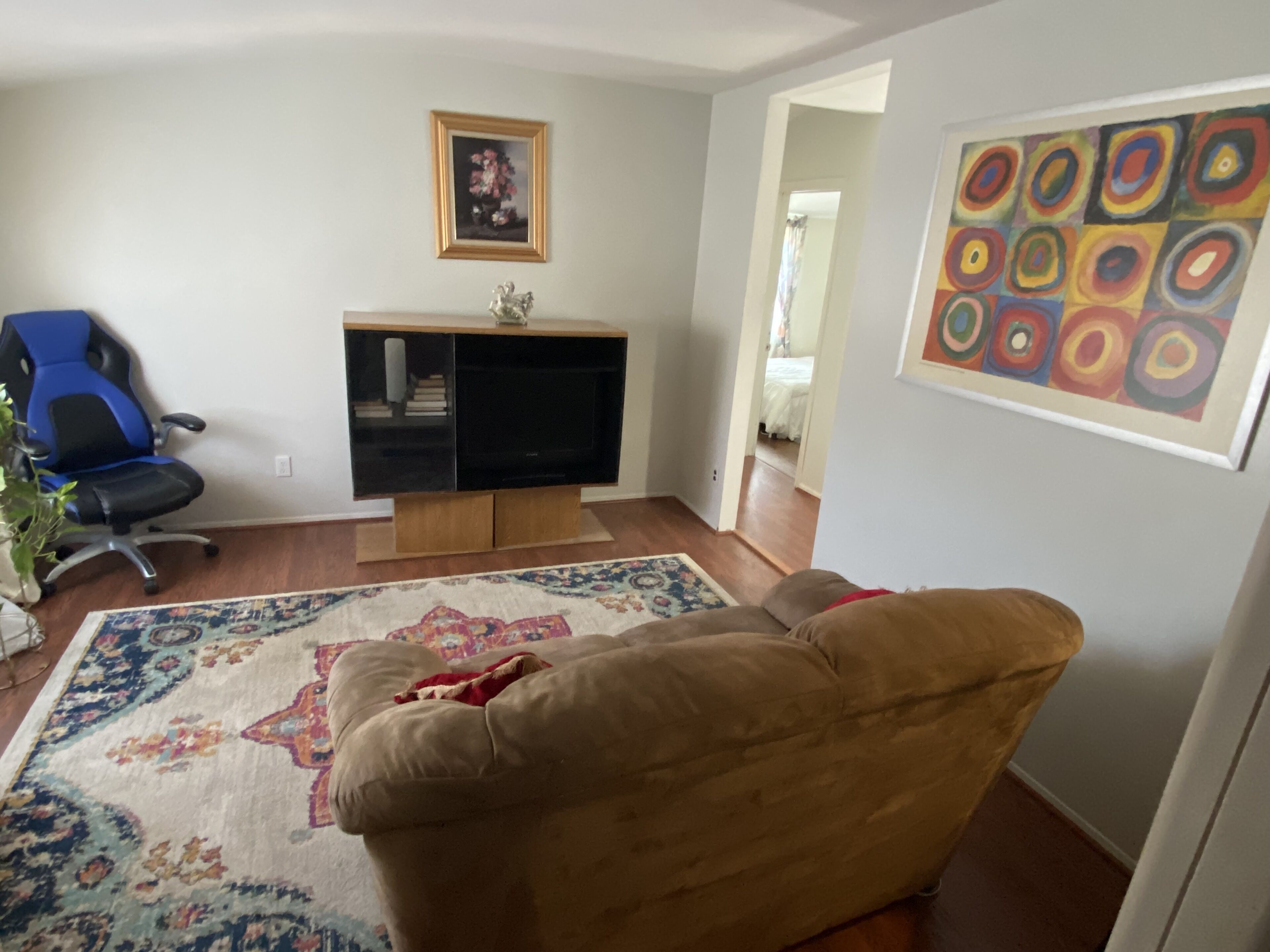 2 bedroom apartment minutes away from Gambling, Bars, Restaurants, Water Park...