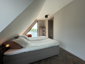 4 bedrooms, free WiFi, bed sheets