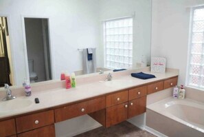 Handtücher, Seife, Toilettenpapier