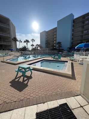 Outdoor pool - Beachfront studio now booking at winter monthly rates!! (Panama City Beach)