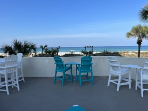 Outdoor dining - Beachfront studio now booking at winter monthly rates!! (Panama City Beach)