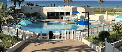 室外游泳池