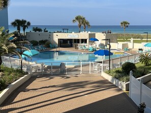 Outdoor pool - Beachfront studio now booking at winter monthly rates!! (Panama City Beach)