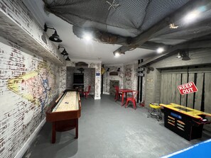 Game room - Beachfront studio now booking at winter monthly rates!! (Panama City Beach)