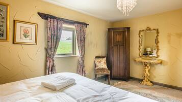 3 habitaciones, decoración personalizada y muebles diferentes