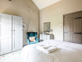 3 bedrooms, individually decorated, individually furnished, free WiFi