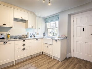 Fridge, dishwasher, electric kettle, toaster - The Aubrey (Bakewell)