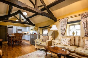 Cottage | Interior - Slipper Lo (Bakewell)