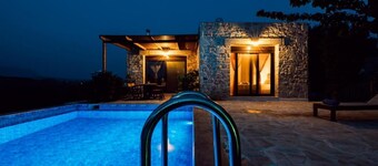 Fantastic sea view villa with heated pool & roof terrace | 6 guests