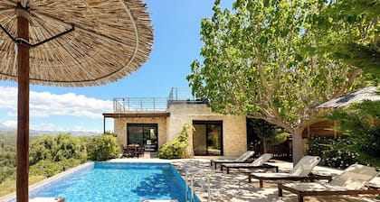 Fantastic sea view villa with heated pool & roof terrace | 6 guests
