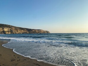 Chaises longues, serviettes de plage