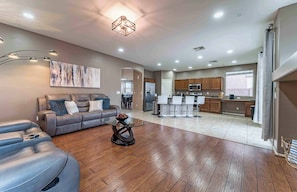 Living area - Free Pool Heat | Modern & Bright | Fire Pit (Casa Grande)
