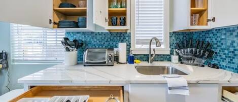 Stovetop, dishwasher, cookware/dishes/utensils, paper towels