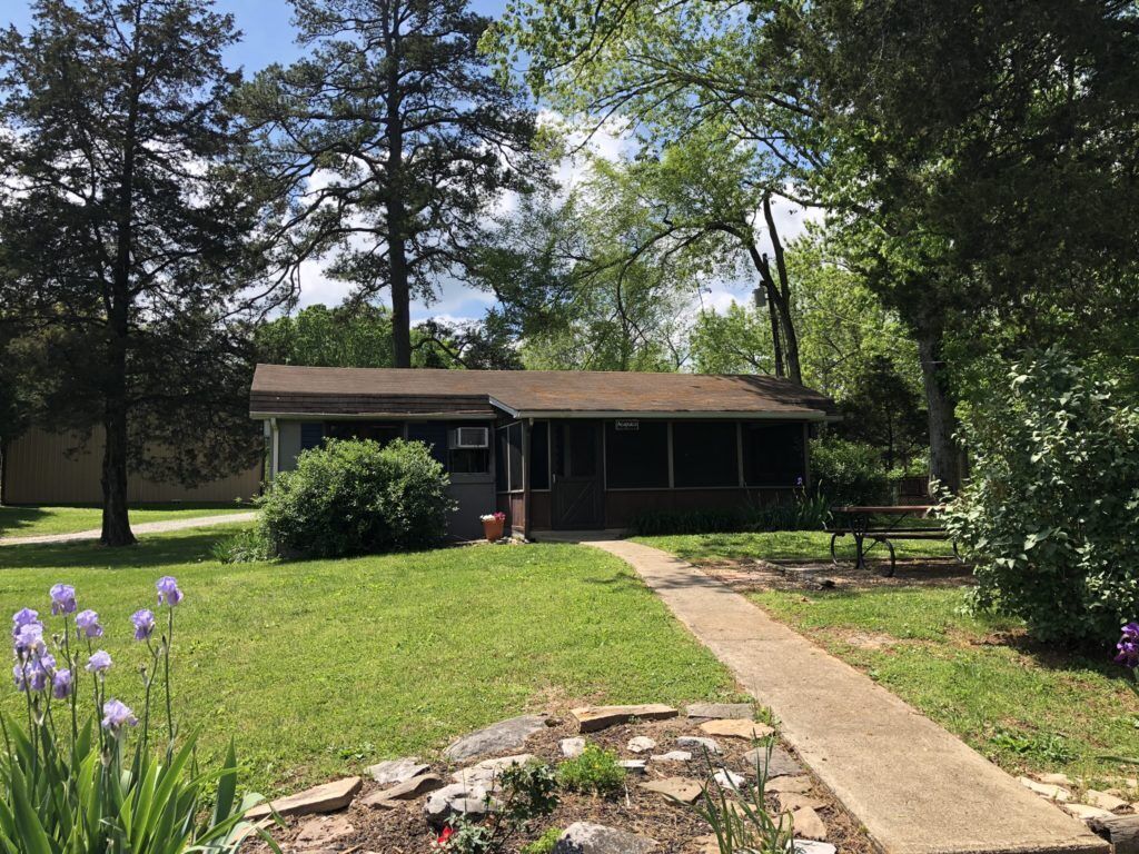 3 BR 1 BA Cottage - Screened in porch, lake access, playground, minutes to LCRH