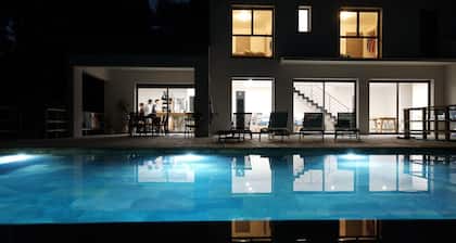 Familly home with large pool and garden near Montpellier