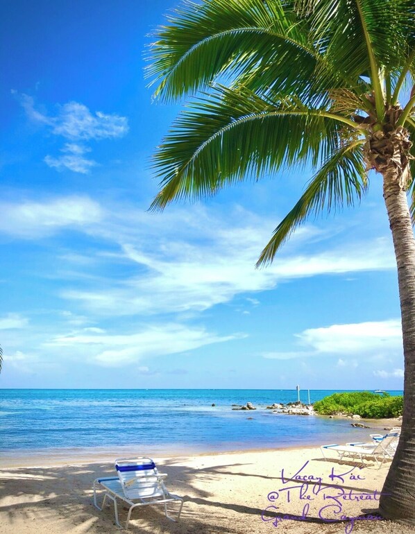 Plage, chaises longues, serviettes de plage