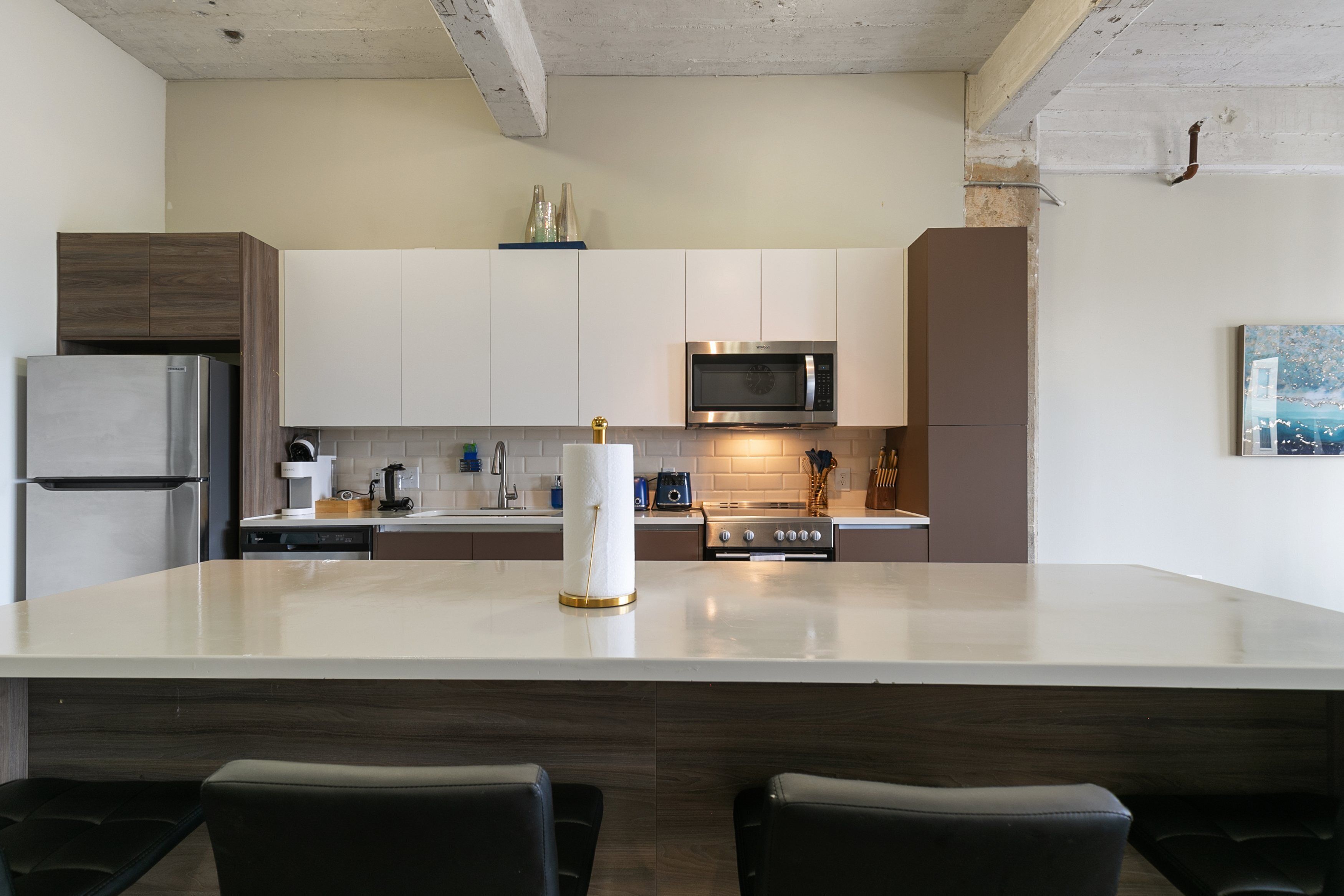 Amyfinehouse Spotless 2BR Loft+Pool+Desk+Valet+Gym