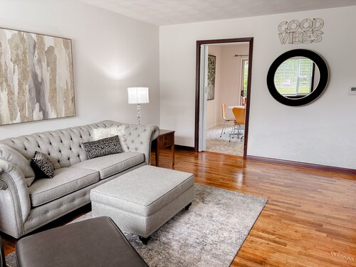 Good Vibes House - Centrally located, cozy house! 