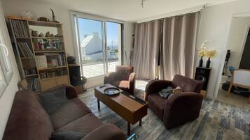 TV connectée, livres, médiathÚque, vidéothÚque