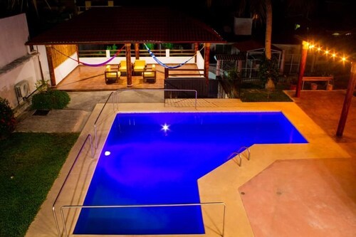 Wonderful residence w/studio, 15 min walk distance from beach & restaurants!