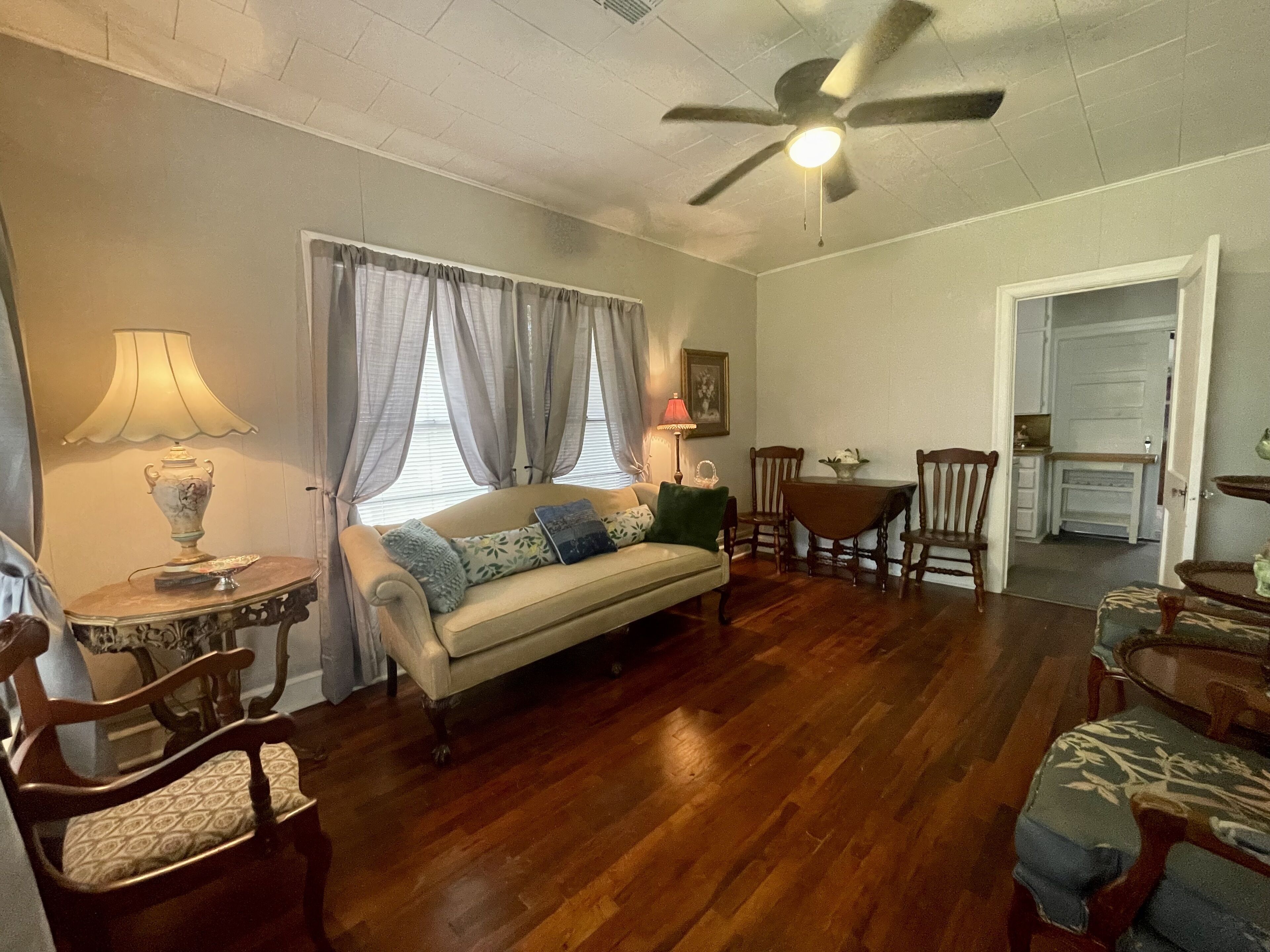 Nana's Cozy Country Getaway 