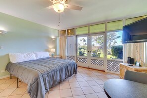 Iron/ironing board, WiFi, bed sheets - Walk to Beach: Ocean-View Maunaloa Studio (Maunaloa)
