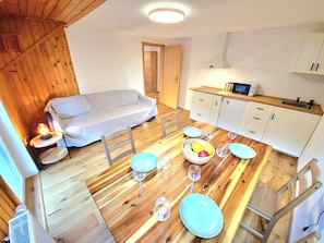 Apartamento, terraço | 2 quartos, escrivaninha, quartos à prova de som, Wi-Fi de cortesia