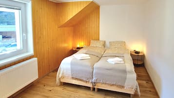 Apartment, Terrasse | 2 Schlafzimmer, Schreibtisch, schallisolierte Zimmer, kostenloses WLAN