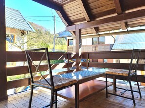 Leilighet, terrasse | 2 soverom, skrivebord, lydisolert og wi-fi (inkludert)