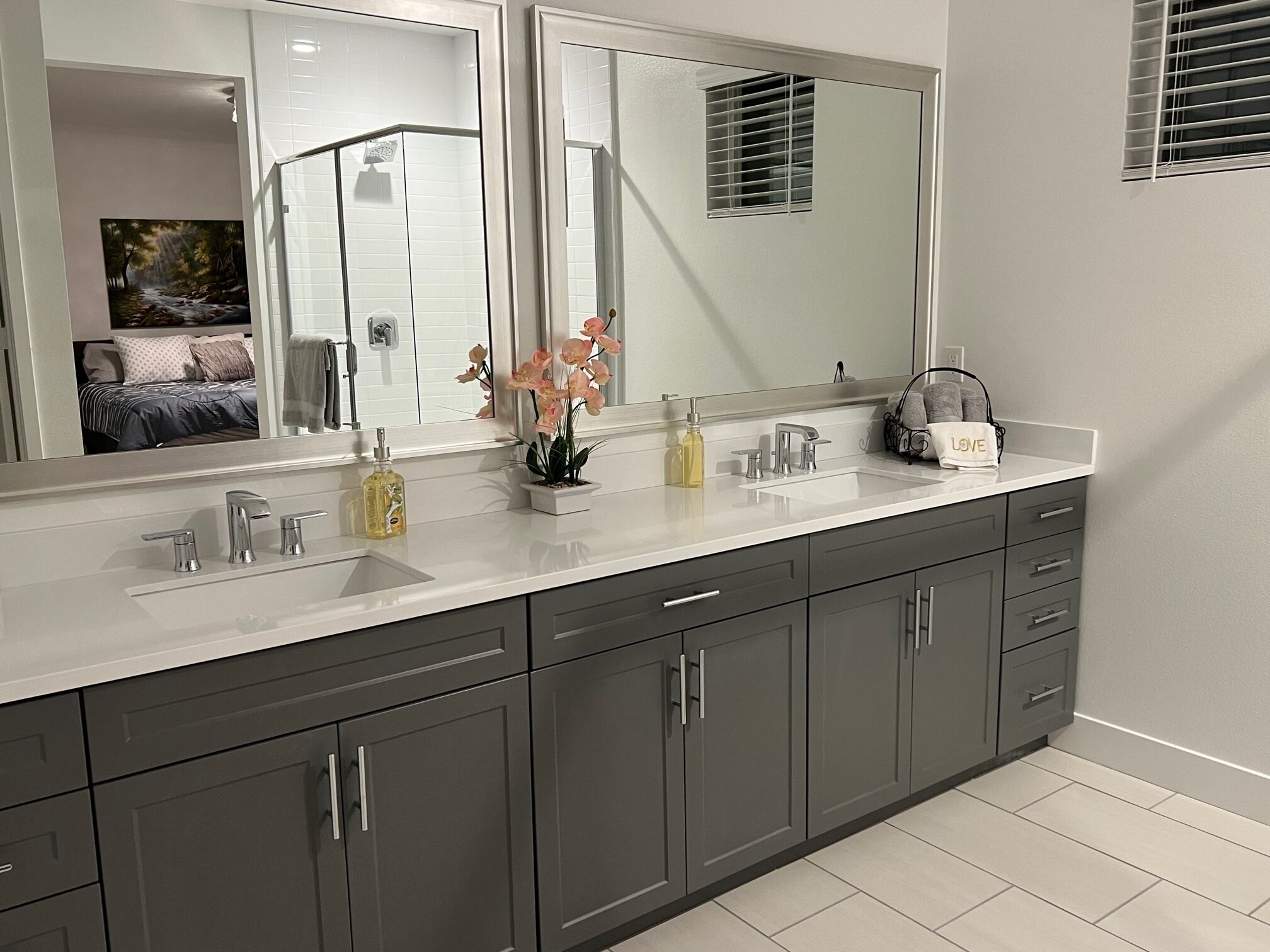 Terra Lago Maison. Lake front property with infinity pool or spa