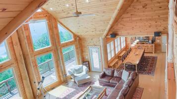 TV, fireplace, DVD player, books