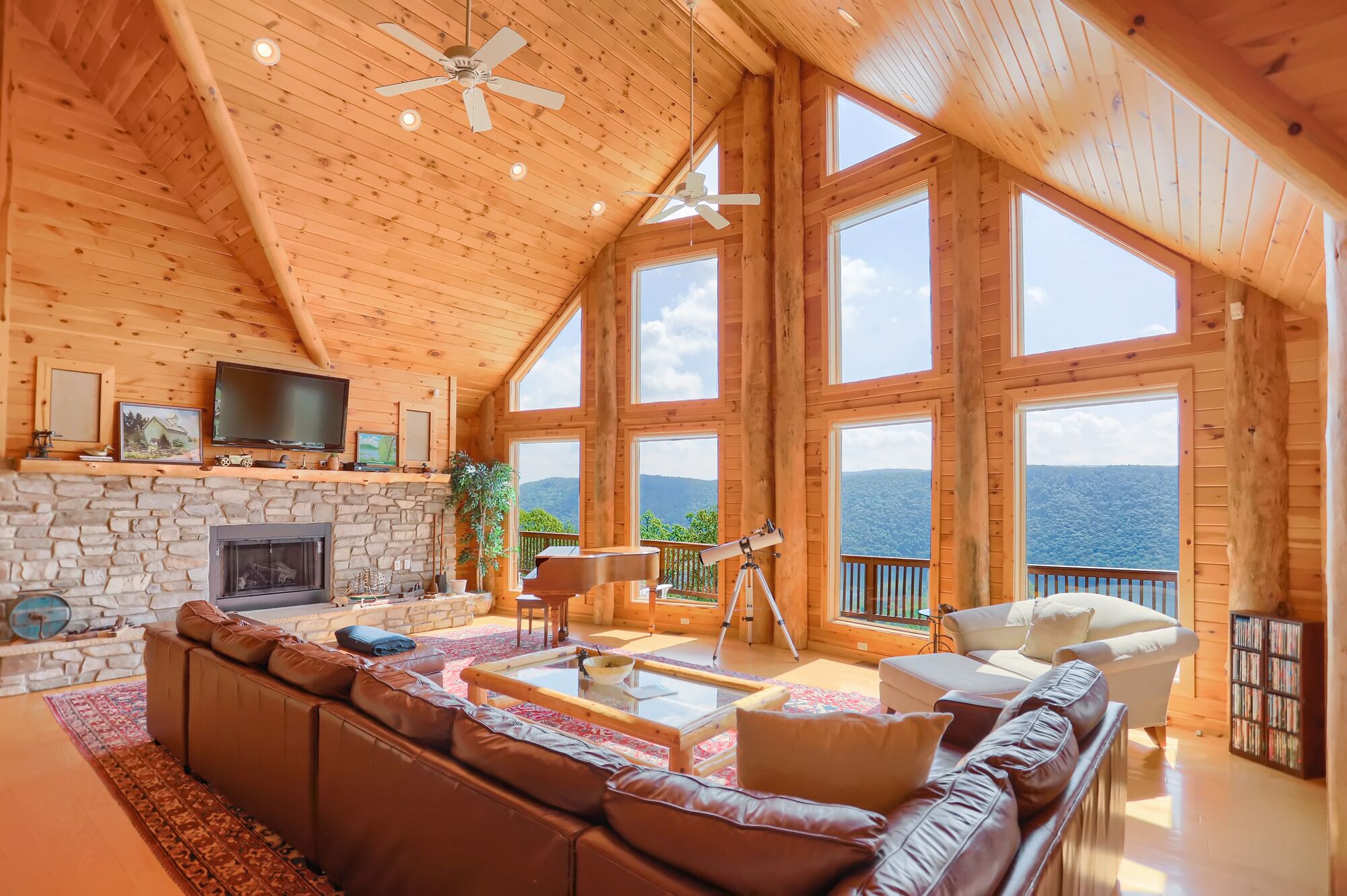 Harvey's Landing- Mountain top lodge with spectacular views, Shy Beaver Boat Launch