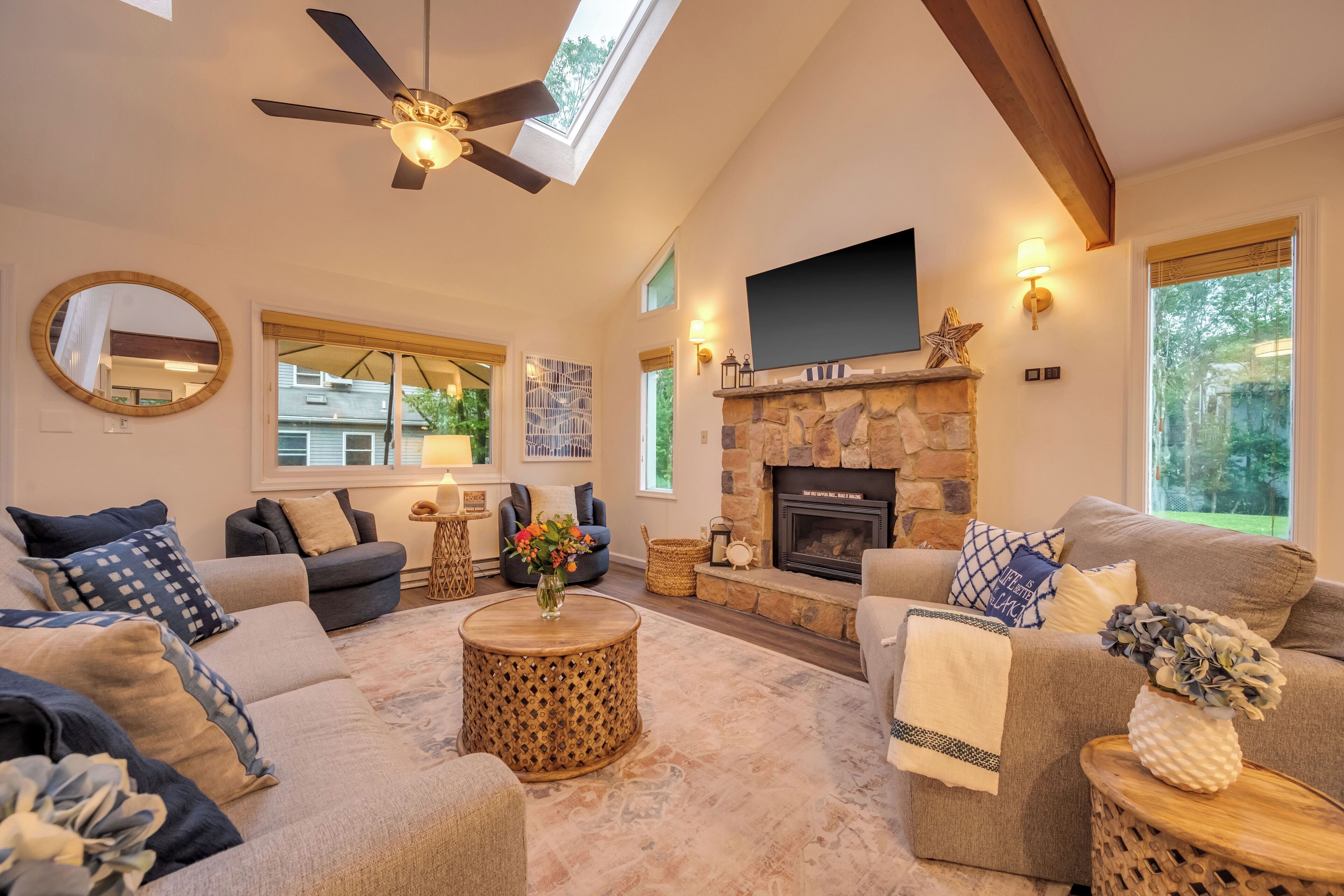 Lakeside Newly Renovated 7 Bedroom Retreat Minutes to Jack Frost and Big Boulder