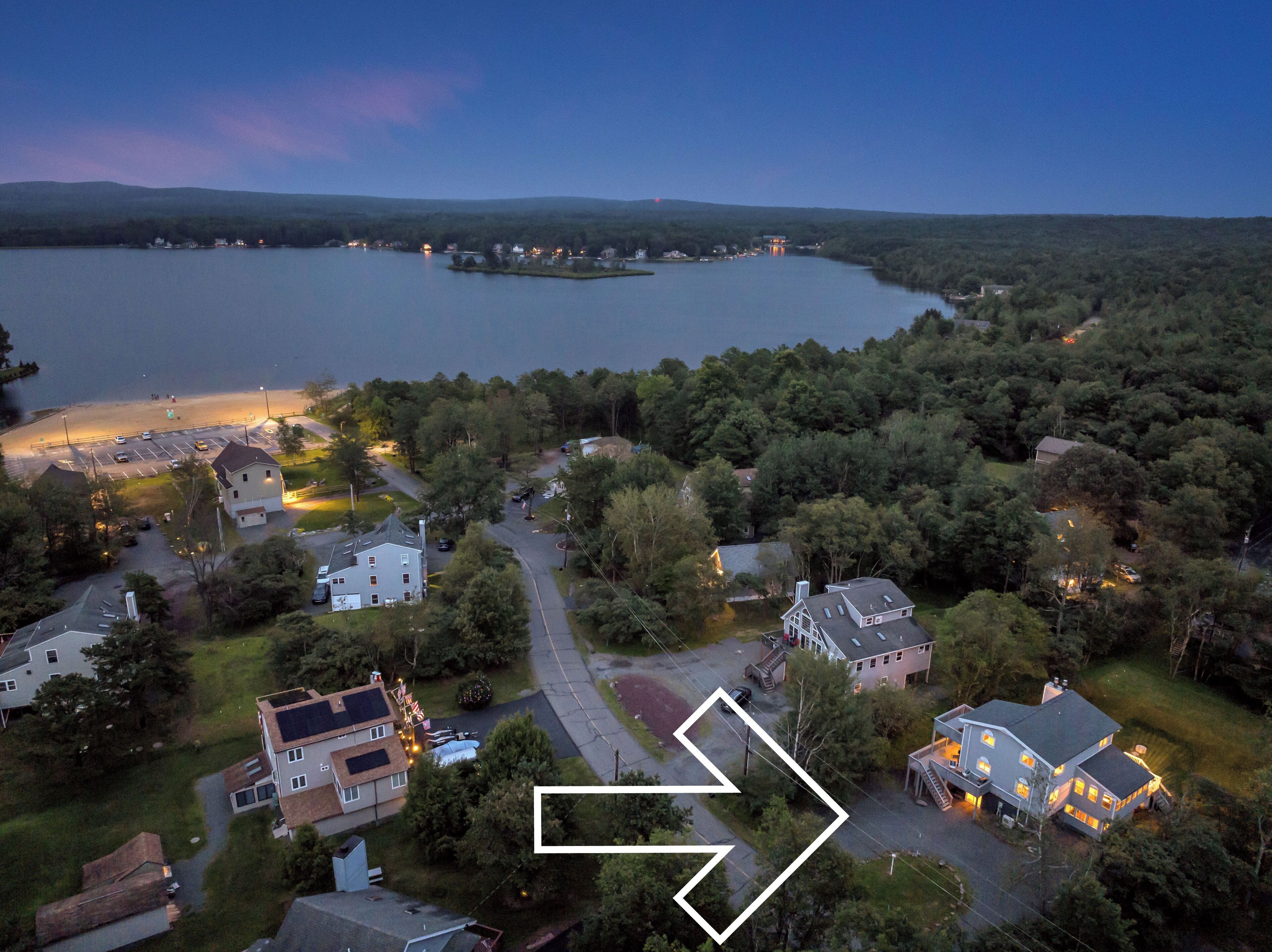 Lakeside Newly Renovated 7 Bedroom Retreat Minutes to Jack Frost and Big Boulder