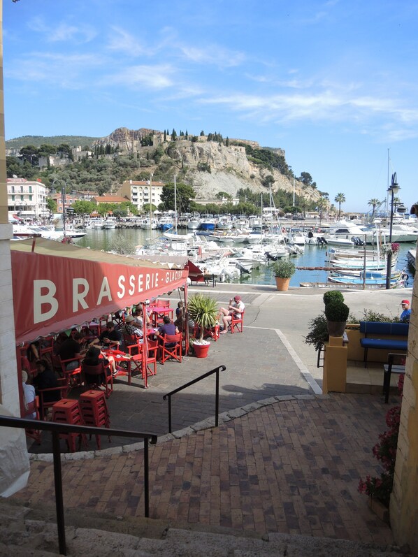 Marina - Le Pêcheur Revisité by Winkyhouse Cassis (Cassis)