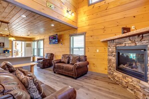 Smart TV, fireplace, video games, foosball - Dancing Bear Cabin-Relax, Enjoy!  Sevierville's Echota Resort (Sevierville)