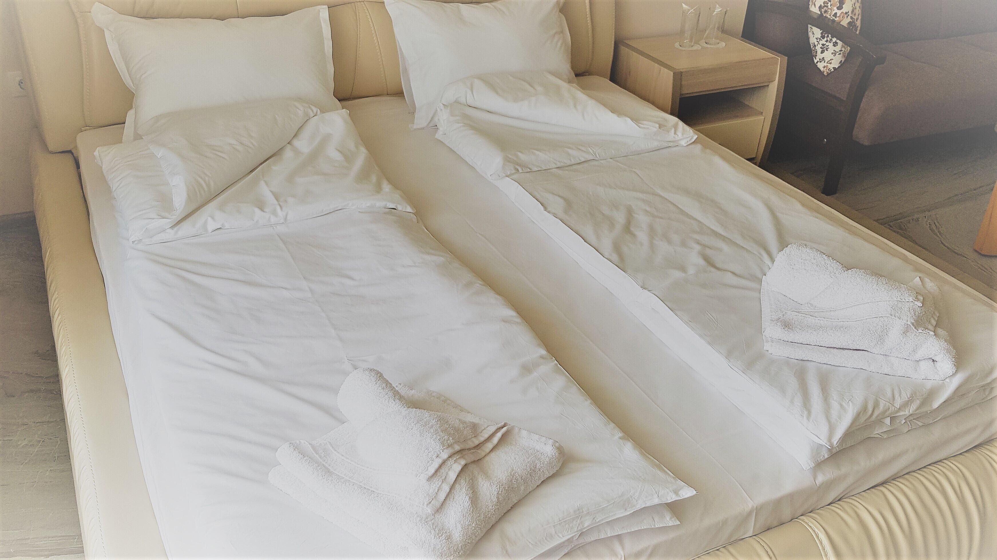 Quarto casal luxo | Ferros/tábuas de passar roupa, Wi-Fi de cortesia, roupa de cama