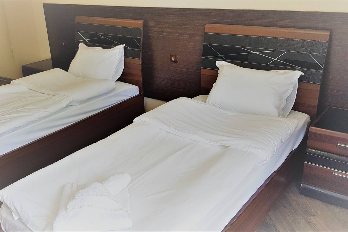 Comfort Twin Room | Iron/ironing board (on request), WiFi (free), bed sheets