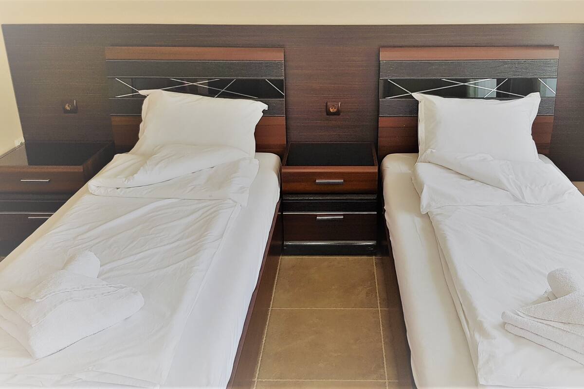 Comfort Twin Room | Iron/ironing board (on request), WiFi (free), bed sheets