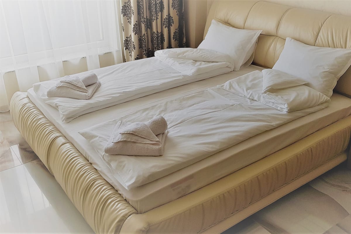 Deluxe Double Room | Iron/ironing board, free WiFi, bed sheets