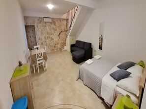 3 bedrooms, iron/ironing board, WiFi, bed sheets - Holiday Home Mico with Swimming Pool (Drvenik)