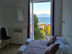 3 bedrooms, iron/ironing board, WiFi, bed sheets - Holiday Home Mico with Swimming Pool (Drvenik)