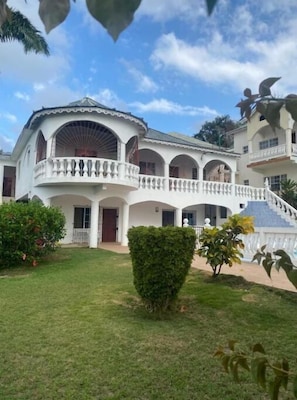 Exterior - Hill View Getaway (Montego bay)