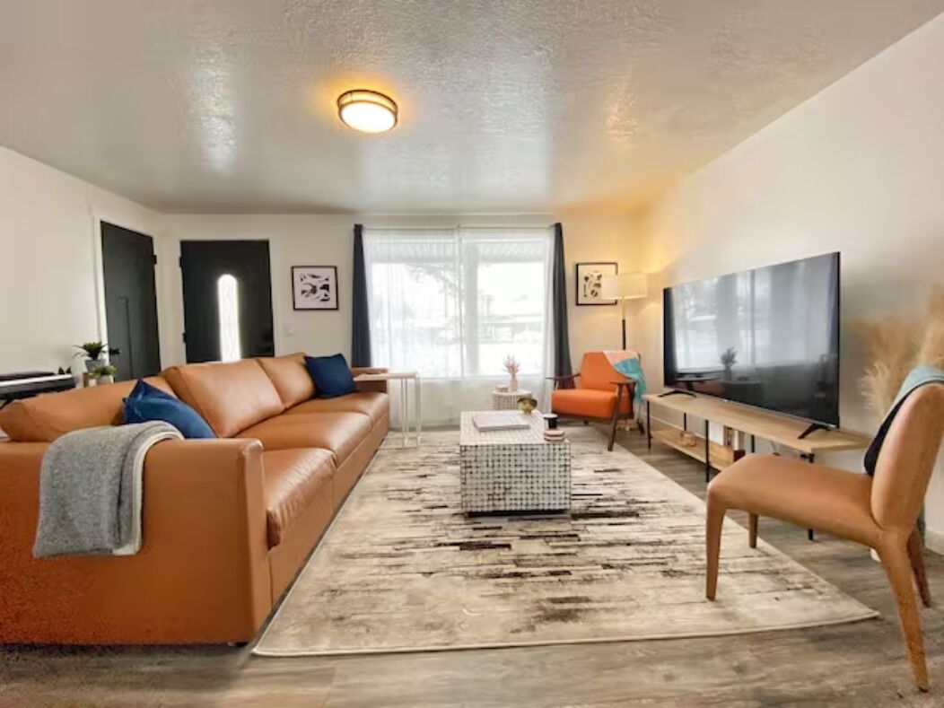 Een smart-tv en boeken