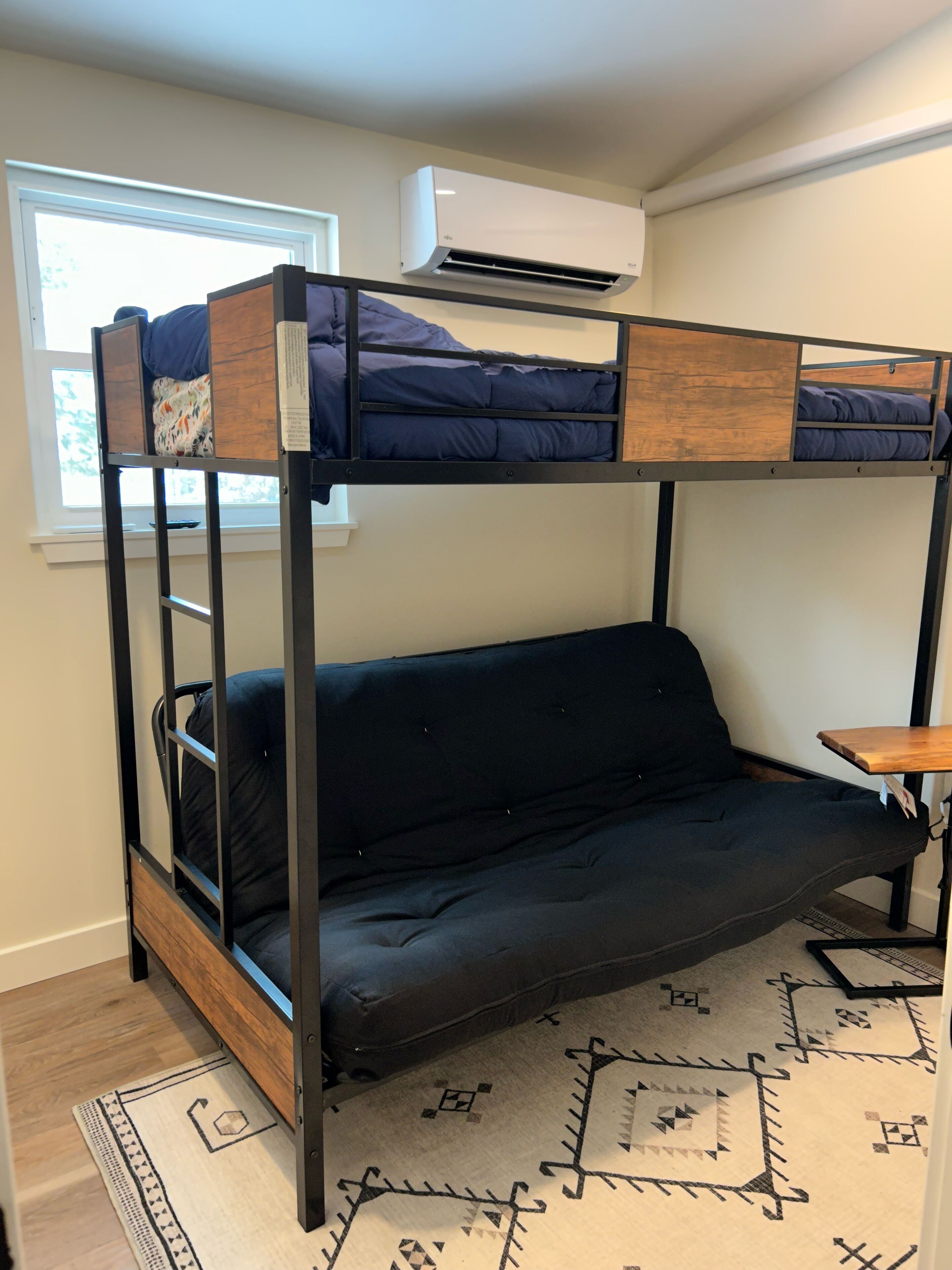 Pocono Bungalow - Walk to Lake or Short Drive to Ski Resorts and Pocono Raceway!