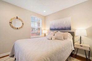 4 bedrooms, desk, travel cot, WiFi