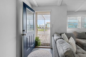 Enter a welcoming space with a balcony offering views of the surrounding area.