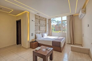 Deluxe Double Room, Mountain View | Egyptian cotton sheets, premium bedding, down comforters - King Cheops Inn (Giza)