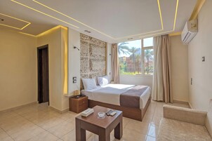 Deluxe Double Room, Mountain View | Egyptian cotton sheets, premium bedding, down comforters